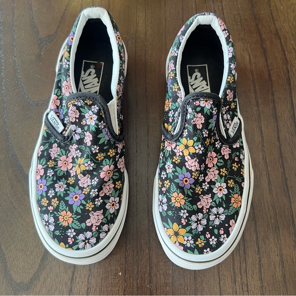 Vans Other - VGUC Vans Kids Black Floral Slip-On Sneakers - 1.5